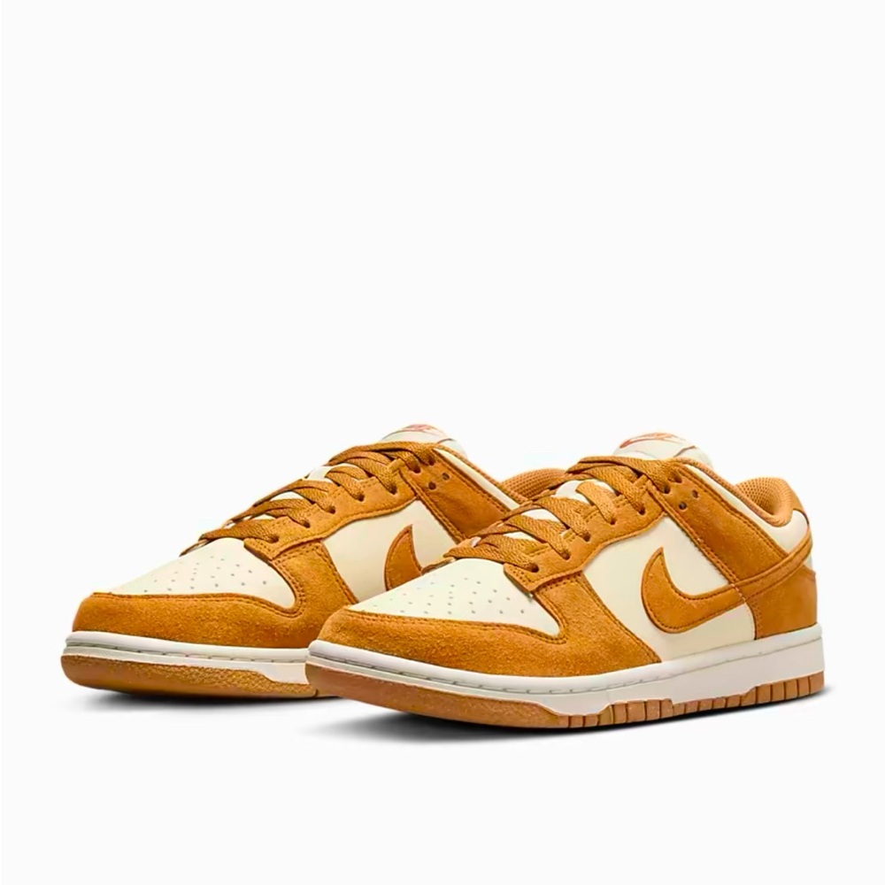 Nike Dunk Low in Two toned Suede Coconut Milk/Sail/Flax. Wmns 7